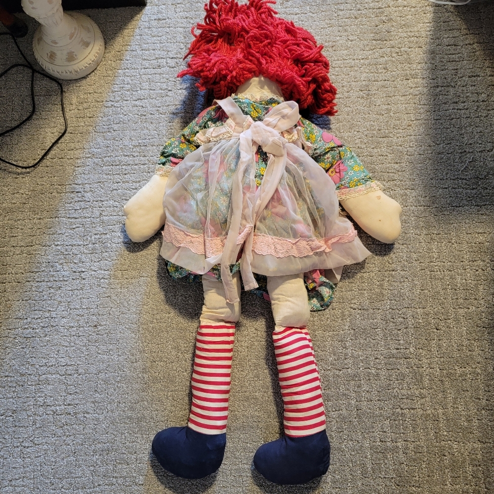 Large Raggedy Ann doll - Picture 6 of 8